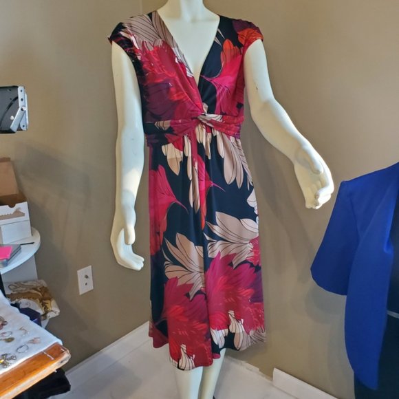 Jones New York Dresses & Skirts - Red/Black/Tan Jones New York Dress